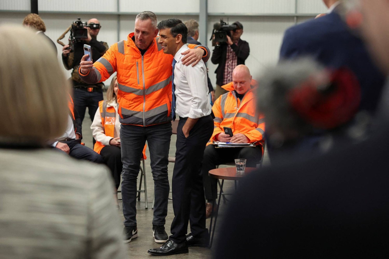 ضربة مبكرة لسوناك مع التباطؤ الملحوظ لنمو أعمال الشركات