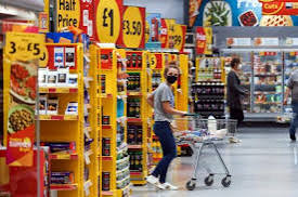 مبيعات السوبر ماركت البريطانية تتعثر في يونيو مع اقتراب الانتخابات