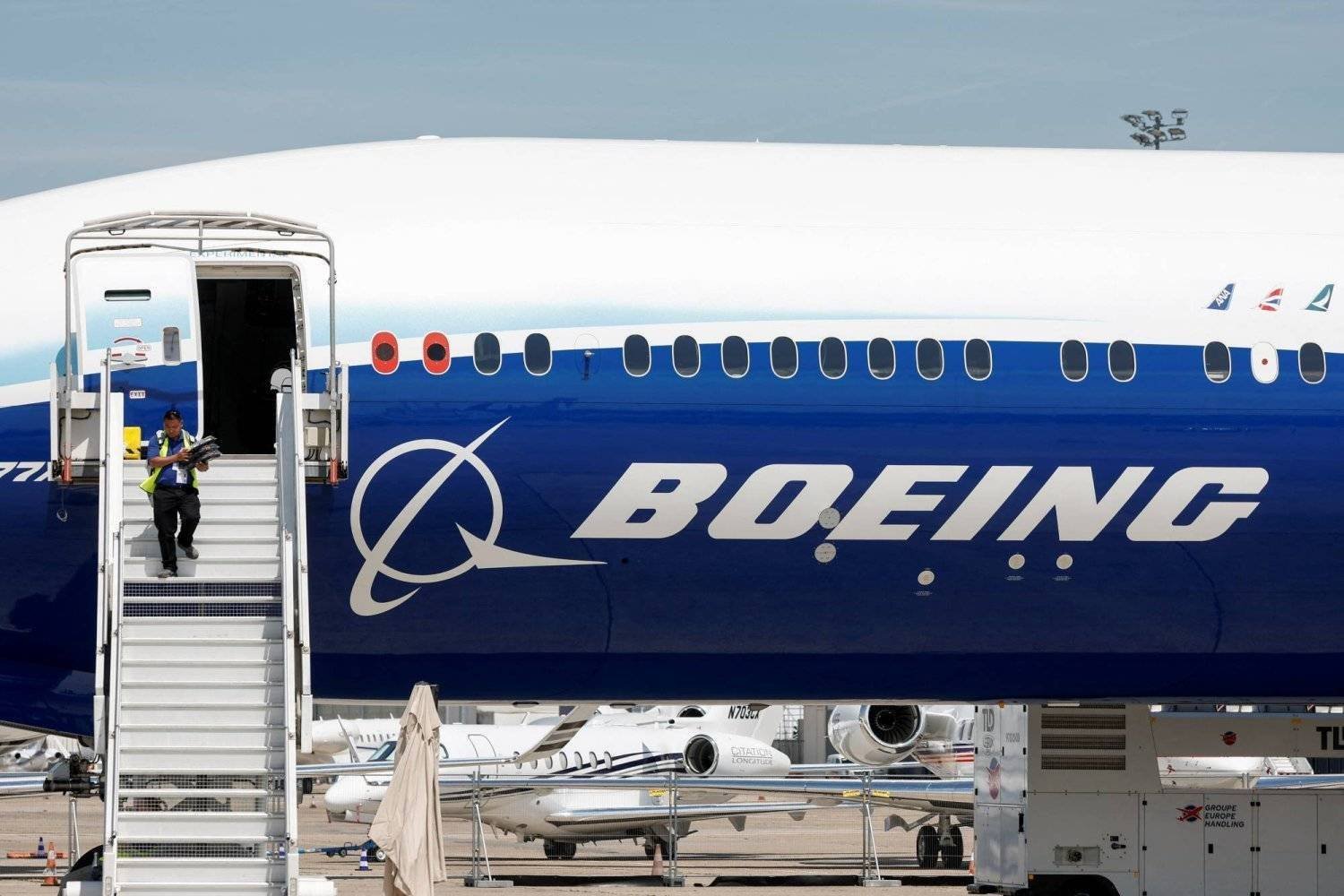 الهيئة الأميركية للطيران توصي بفحص مولدات الأكسجين في 2600 «بوينغ 737»