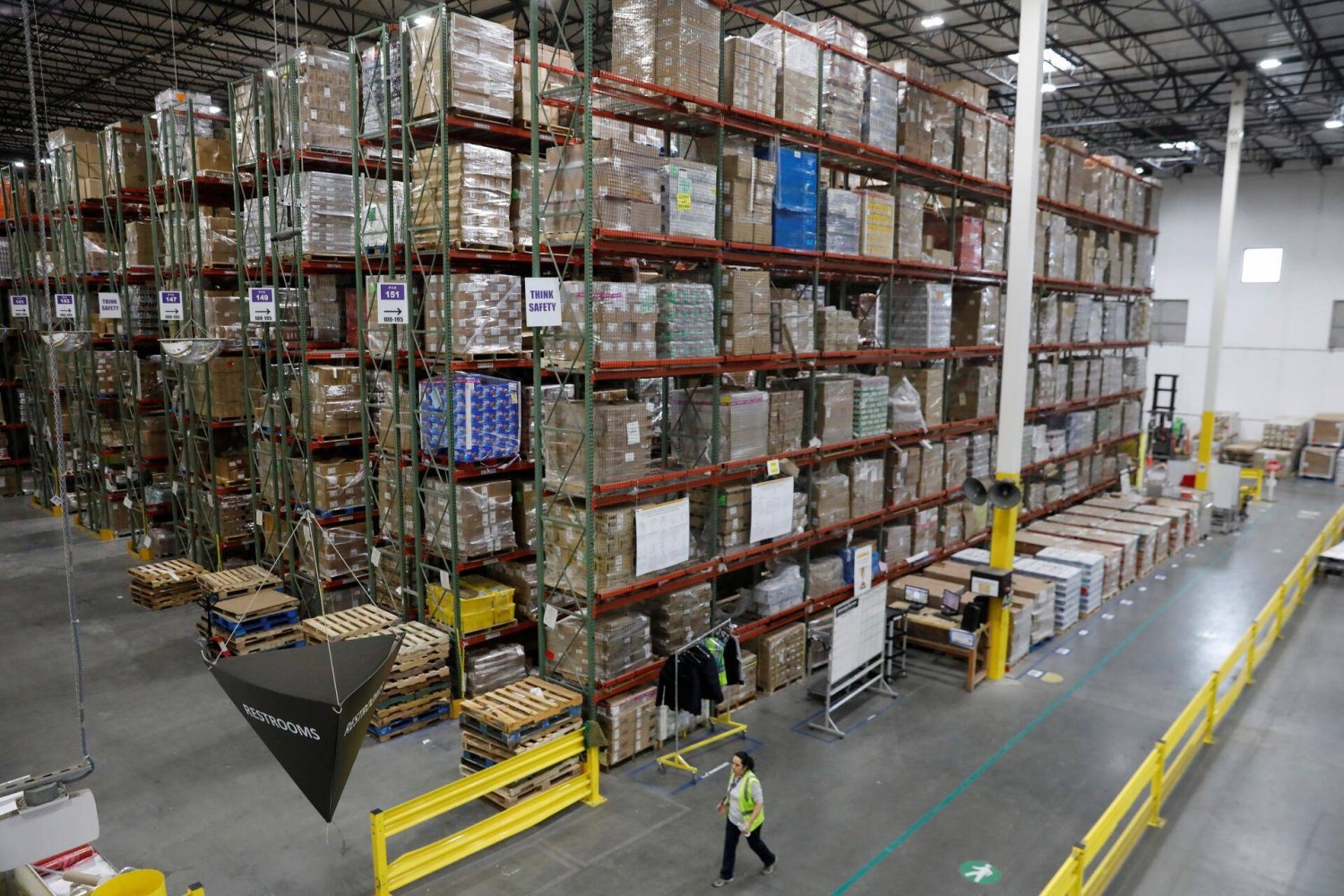 ارتفاع مخزونات الجملة يدعم الاقتصاد الأميركي