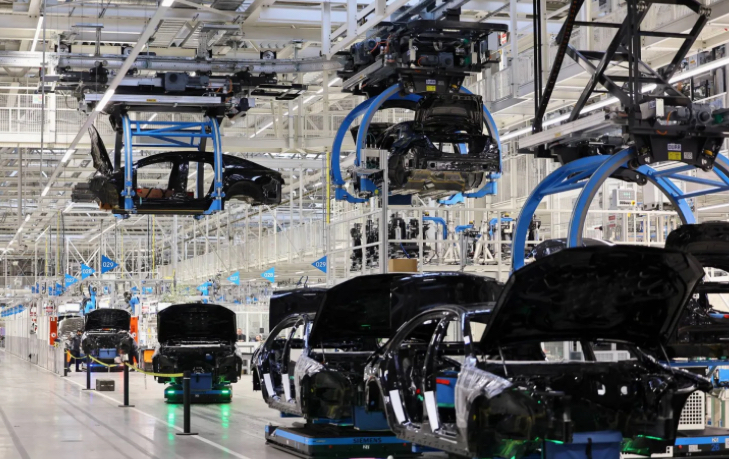 منطقة اليورو تختتم 2024 بتراجع حاد في قطاع التصنيع