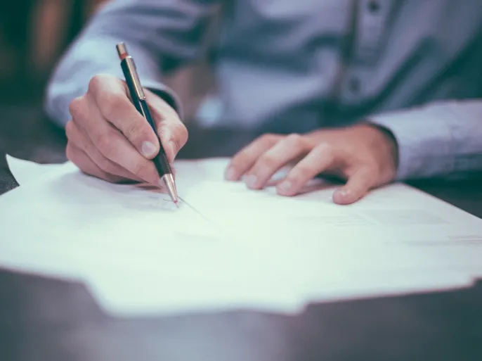 رفقة الغرباء من منظور اقتصادي !!